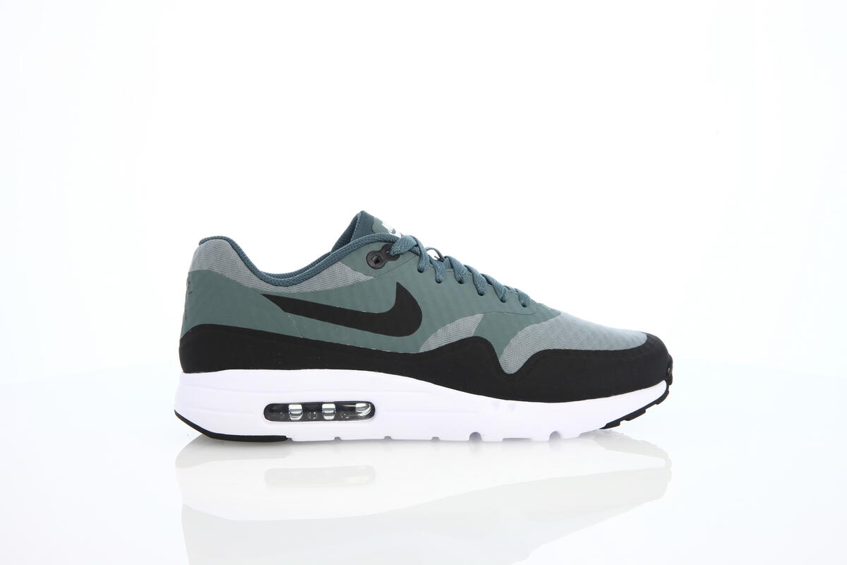 nike-air-max-1-ultra-essential